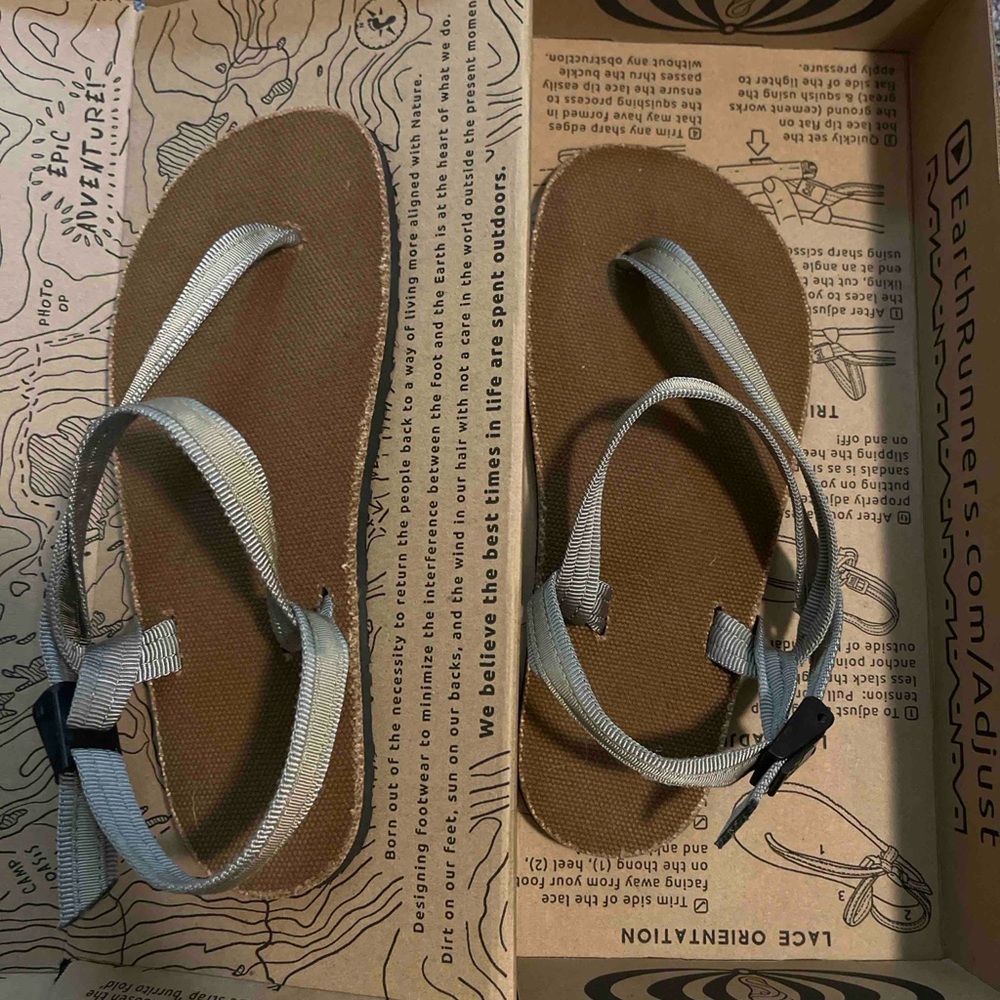 Brand new Earthrunners grounding sandals. Unisex - Size 5.5 mens or 7.5 womens.